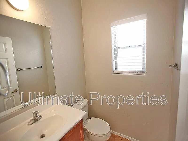 4 bed, 2.5 bath, 2661 sqft, $2,195 — Photo 3