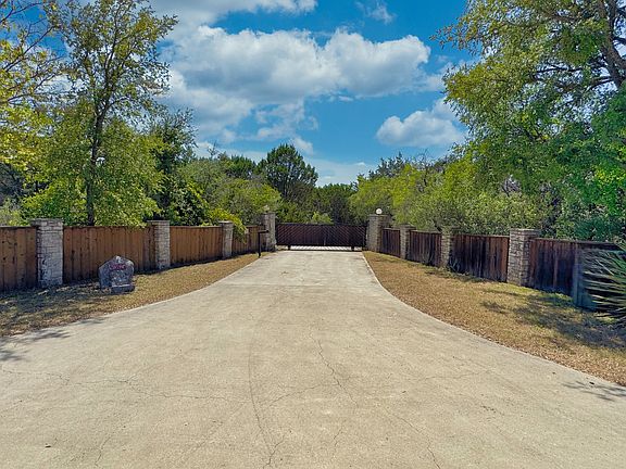 2nd image of 4065 N Cypress Creek Road