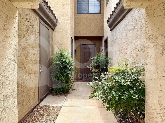 2nd image of 1456 E 9th St Unit 216