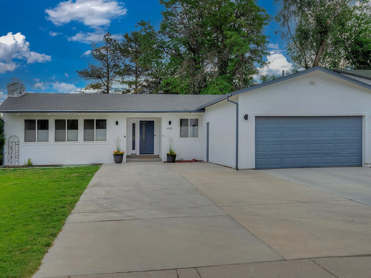 Spacious & Flexible 5-Bedroom Rental in Prime Murray Location — Photo 2