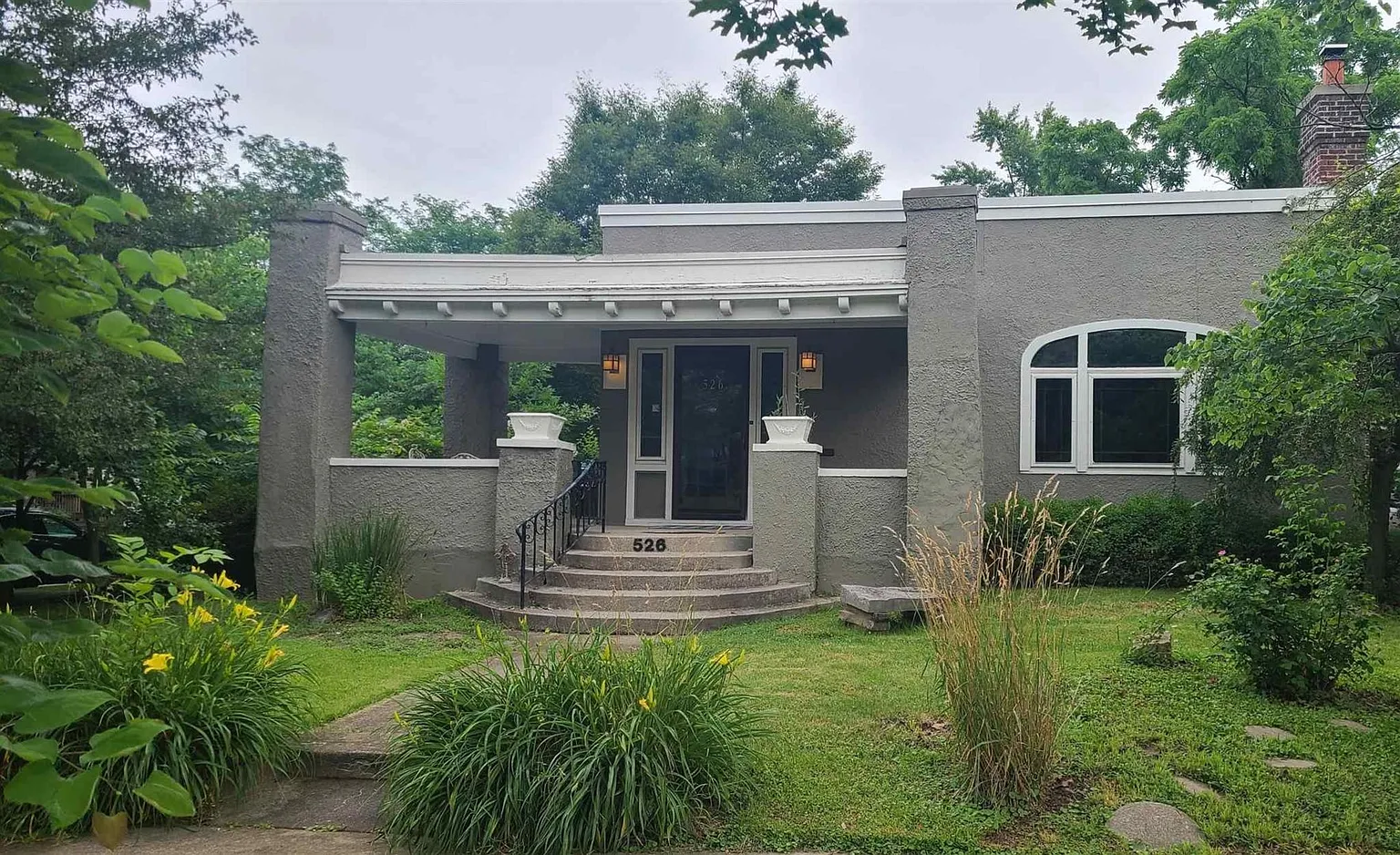526 W Rudisill Blvd photo 1
