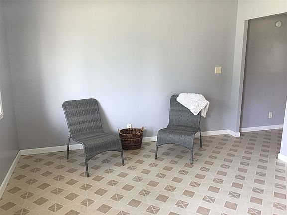 4th image of 701 Outer Dr