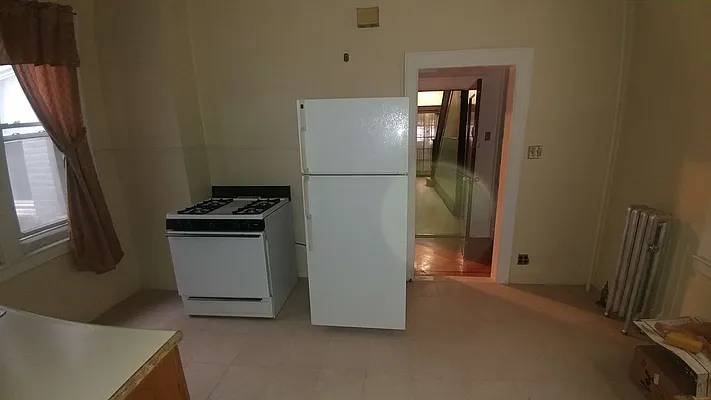 Rented by Halvatzis Realty | media 23