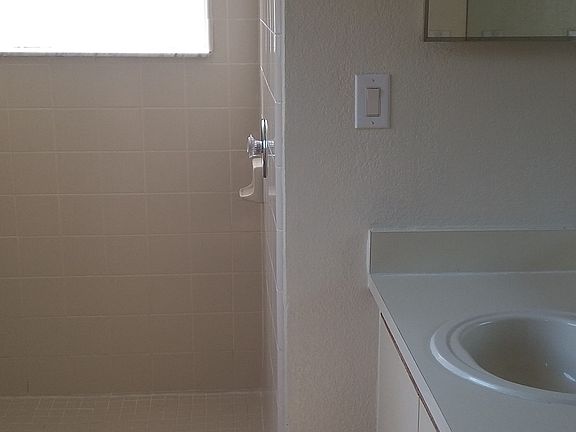 3rd image of 2731 N Poinciana Blvd APT 115