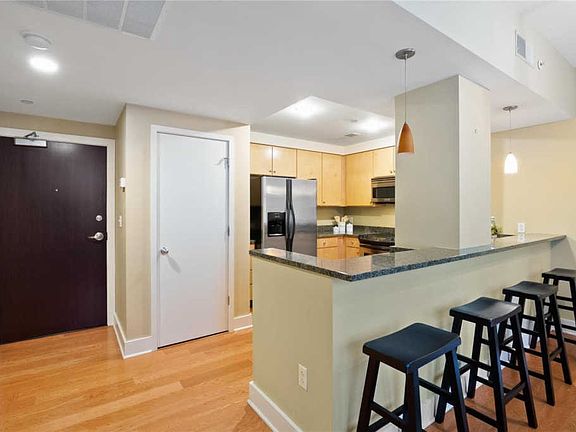 4th image of 314 N Broadway APT 1304