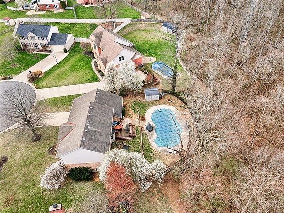 5th image of 6942 Maple Crest Ct
