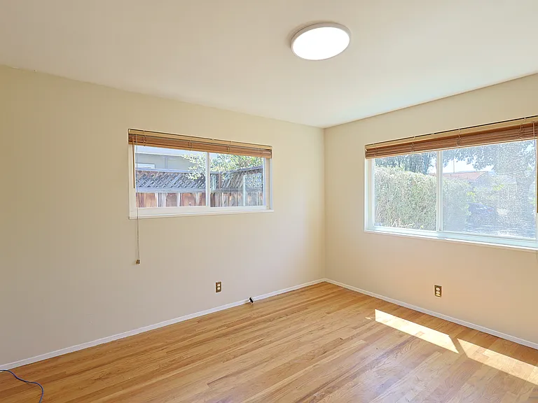 1672 Nightingale Ave — Photo 9