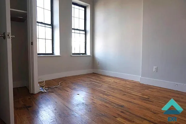 Rented by EXR | media 4