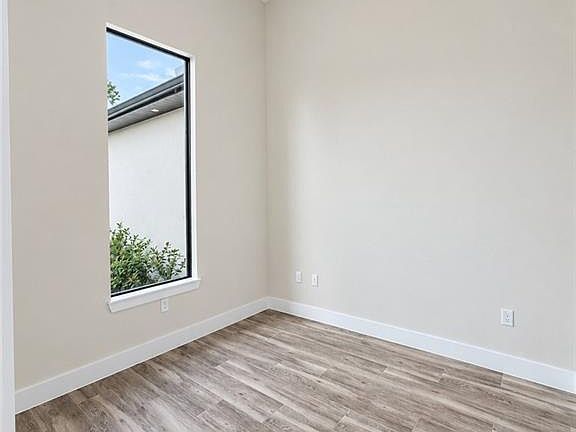 3rd image of 3712 18th AVE NE