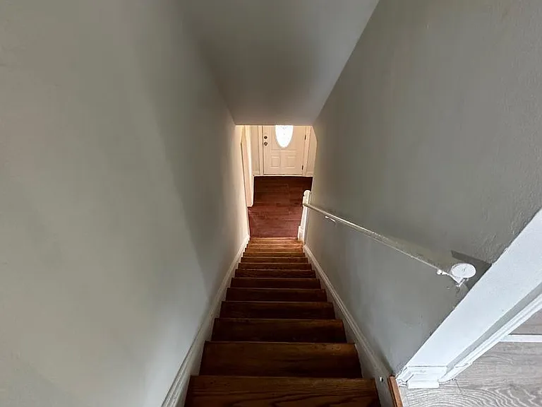 6221 Kenilworth Ave — Photo 2