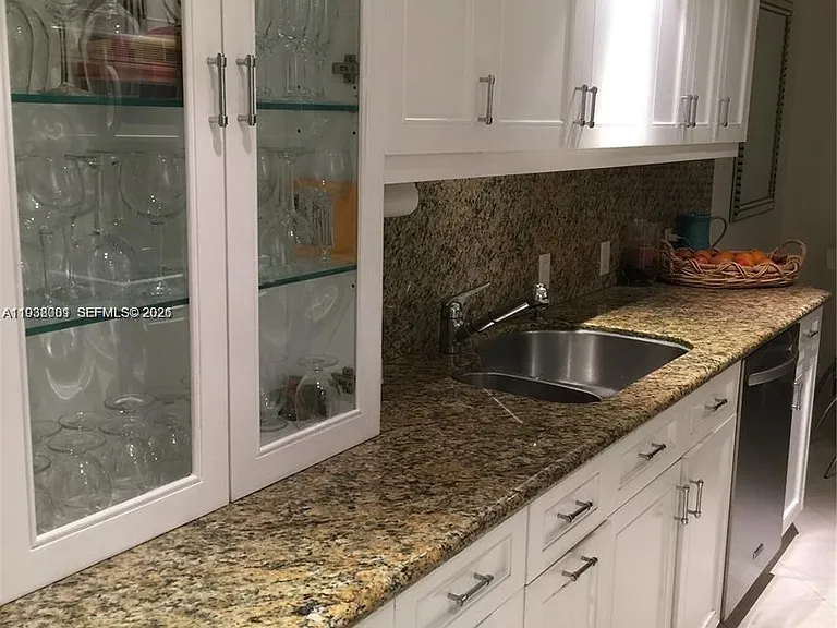 1121 Crandon Blvd #F1107 — Photo 5