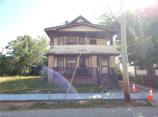 976 Paxton Rd, Cleveland, OH 44108