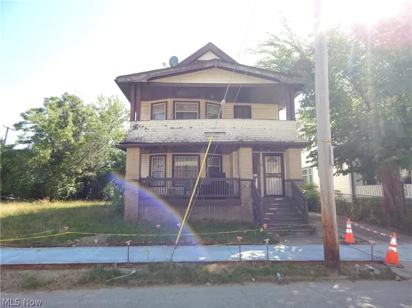 976 Paxton Rd, Cleveland, OH 44108