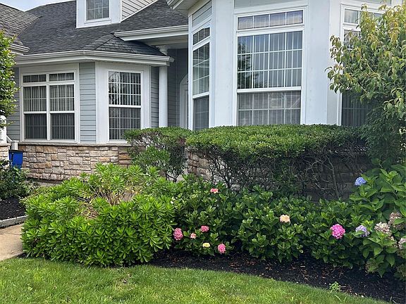 3rd image of 56 Foxglove Row