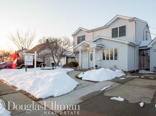 43 Rolling Ln, Levittown, NY 11756