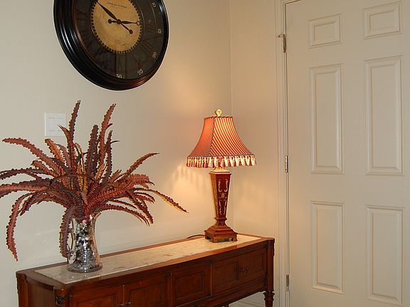 3rd image of 3327 Broadmoor Dr