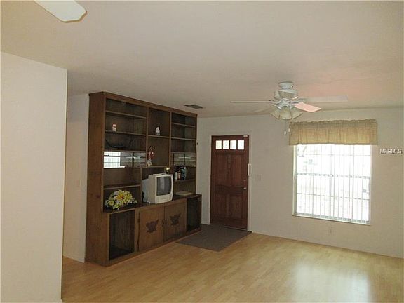 3rd image of 7112 Woodfield Dr