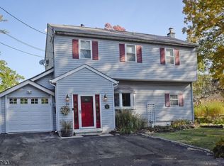 26 Pequot Trl, Oak Ridge, NJ 07438