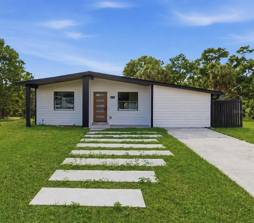 4 bed, 3.0 bath, 1795 sqft, $3,000 — Photo 1