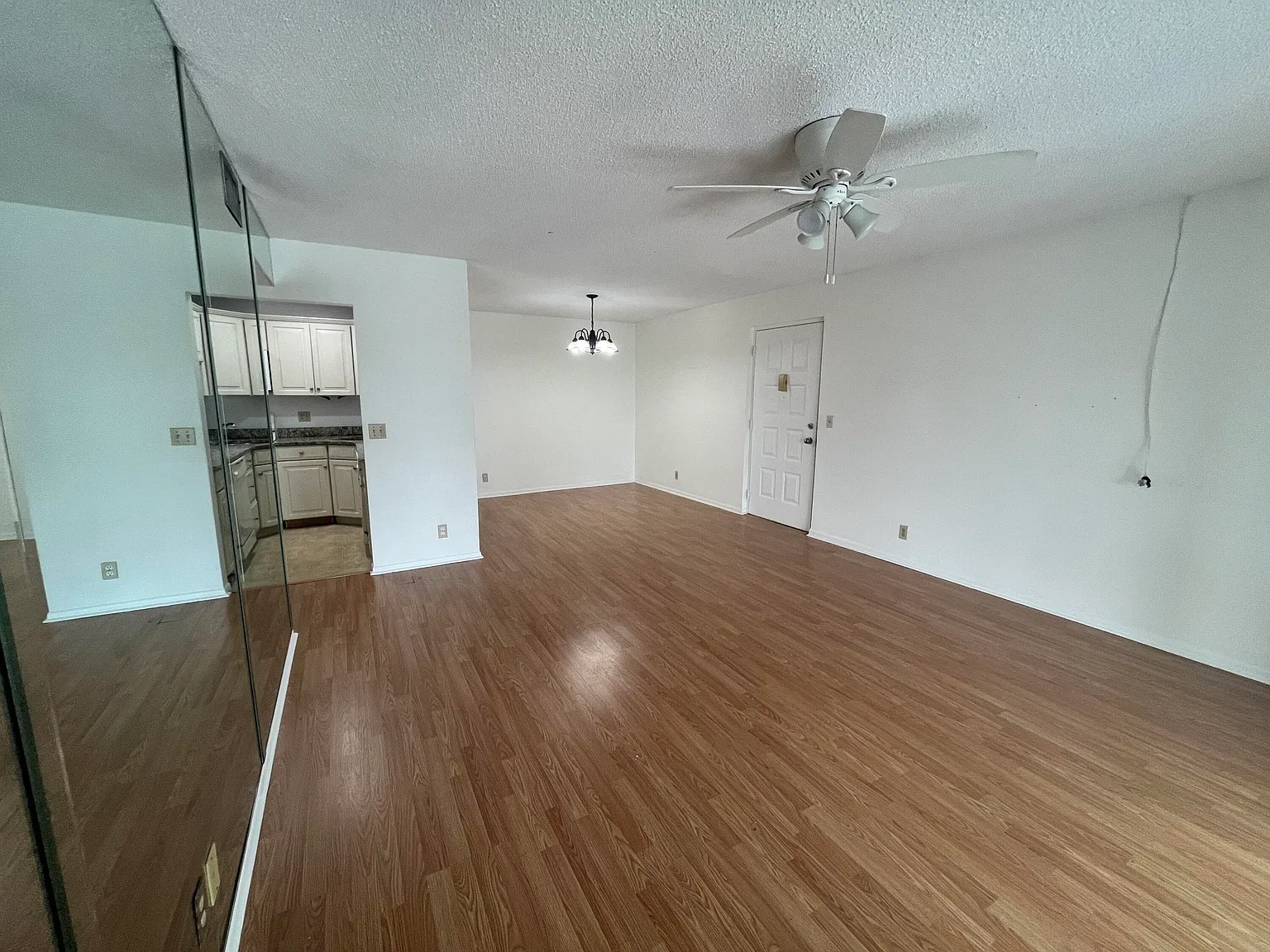 2 bed, 2.0 bath, 1005 sqft, $2,000 — Photo 3