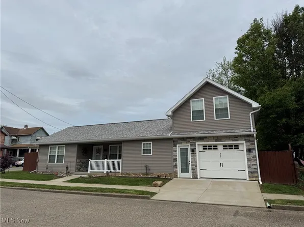 405 E 2nd St, Uhrichsville, OH 44683