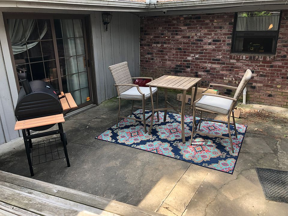 “Sitting area” 