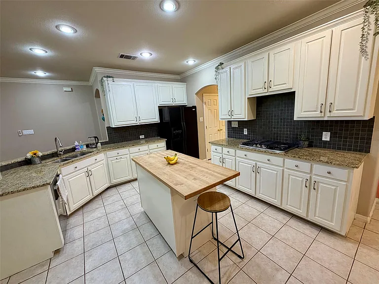 2704 Dagama Ct — Photo 9