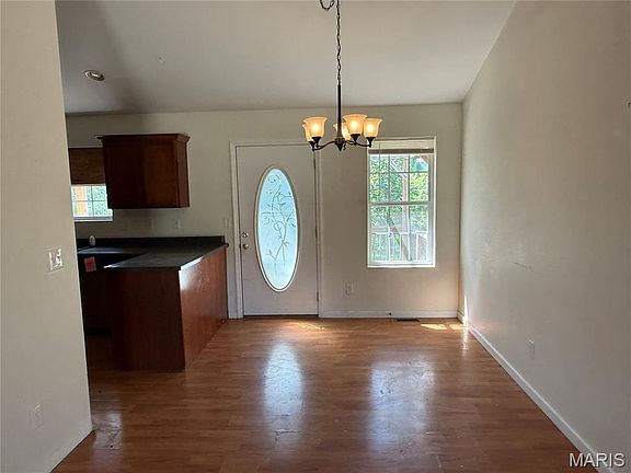 5th image of 16531 Hoyt Ln