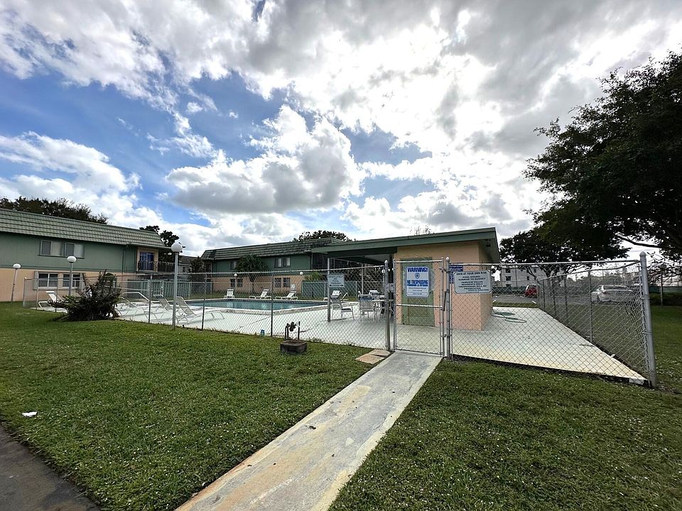 2nd image of 1860 Fairview Villas Drive #2