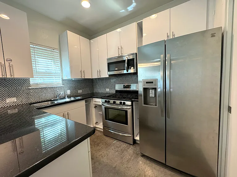 1109 W 22nd St — Photo 23