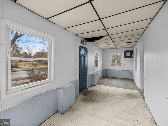 5th image of 405 Elm Ave