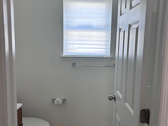 4th image of 1060-1062 E Grand St Floor 2
