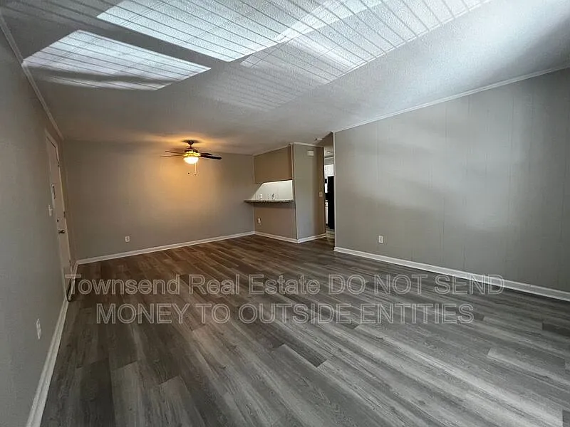 2 bed, 1.0 bath, 1100 sqft, $1,100 — Photo 2