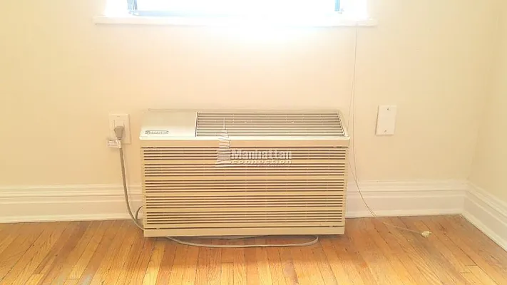 Rented by Manhattan Connection | media 23