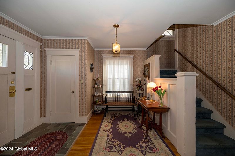 5th image of 1046 Ardsley Road