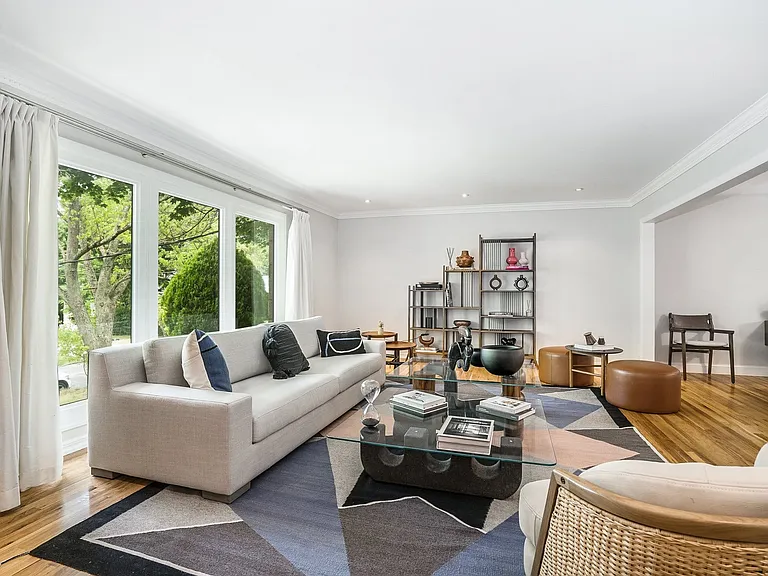 4 Parkfield Rd — Photo 3