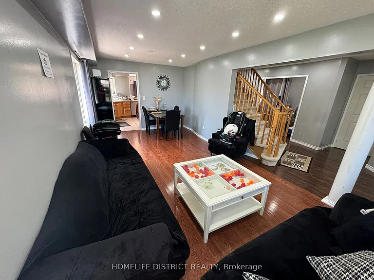1100 Ashgrove Cres — Photo 15