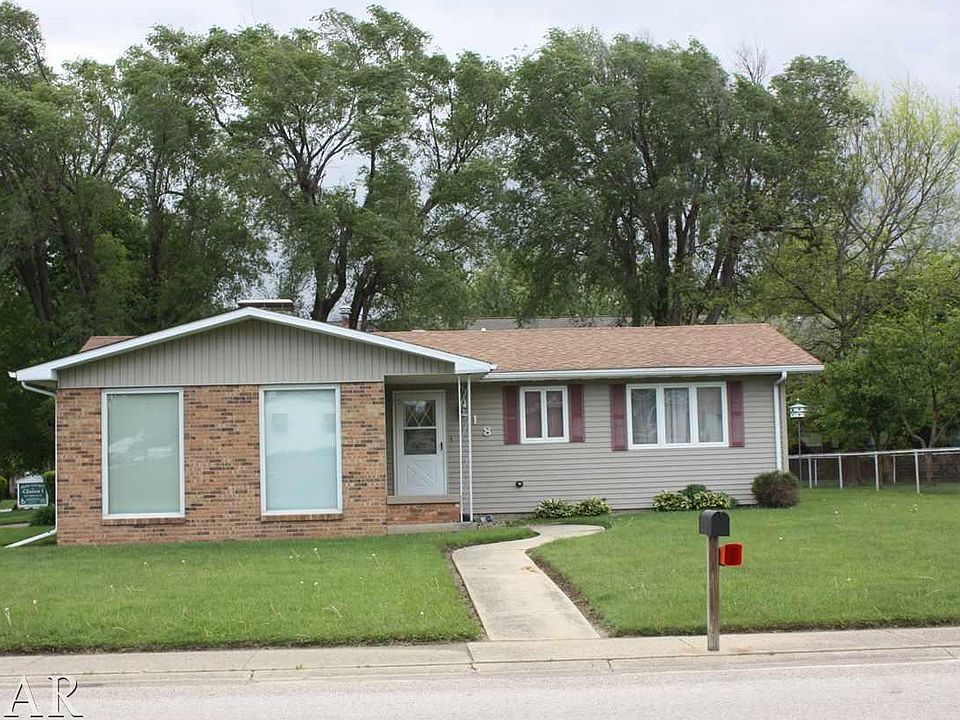 1st image of 18 Rosewood Dr