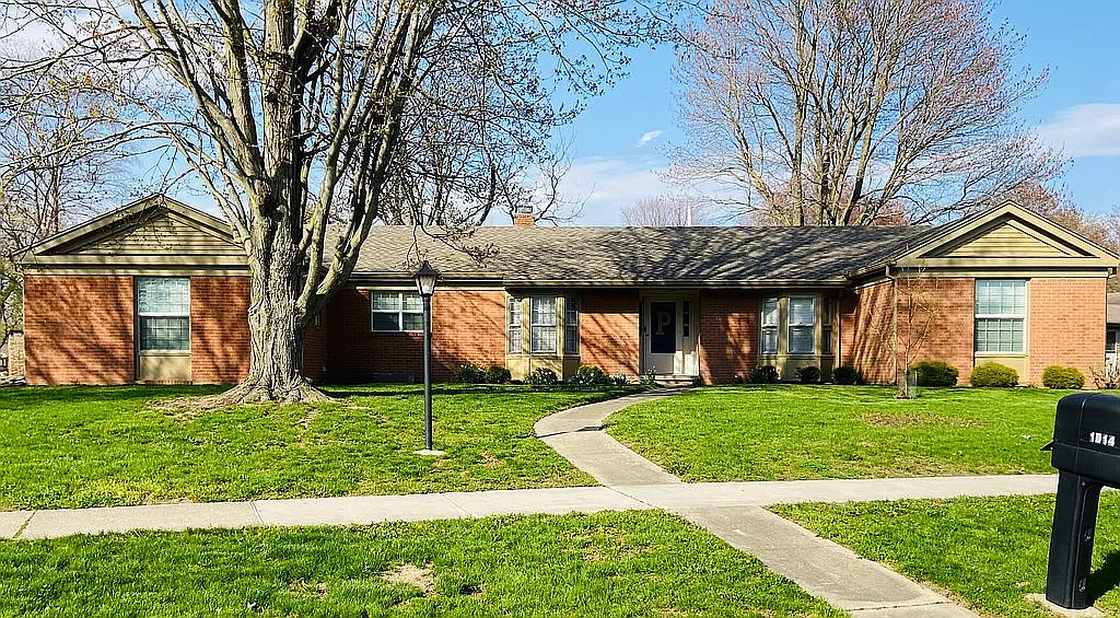 1014 Harrington Dr photo 1