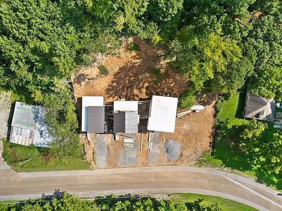 3rd image of 206 Lullwater Rd