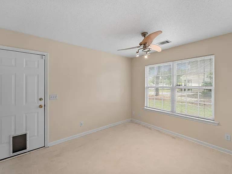 119 Pampas Dr — Photo 20