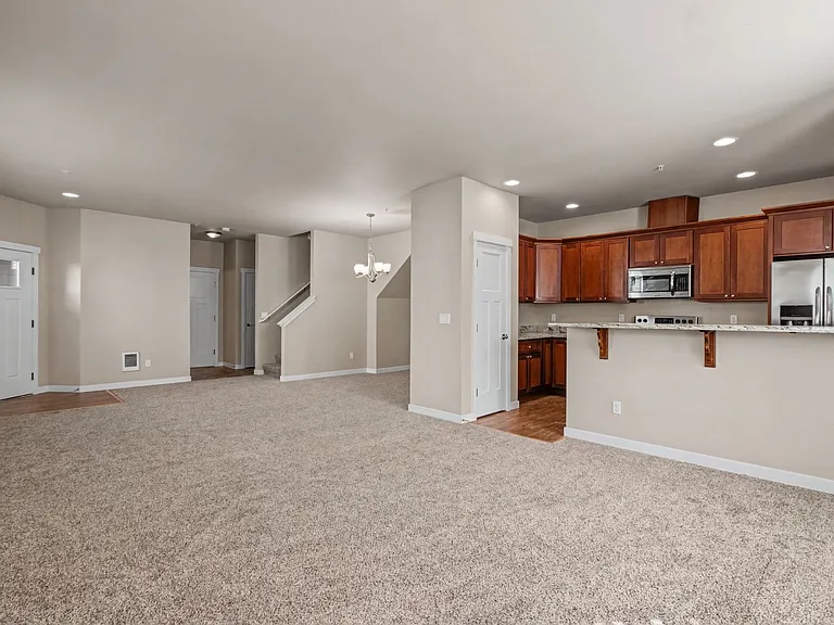 1623 Burnside Pl — Photo 4