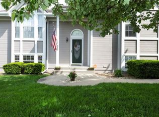317 SE Bordner Dr, Lees Summit, MO 64063