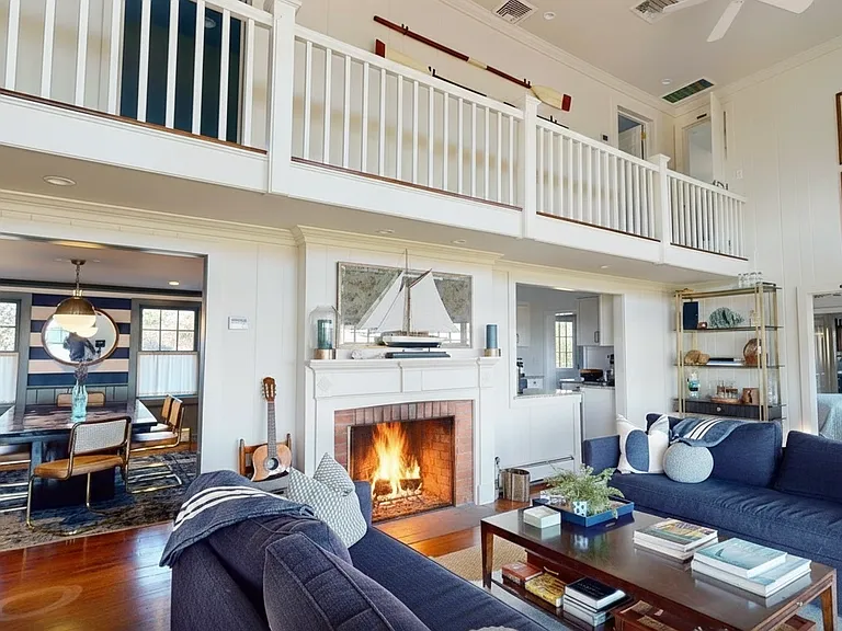 1077 Bay Home Rd — Photo 2