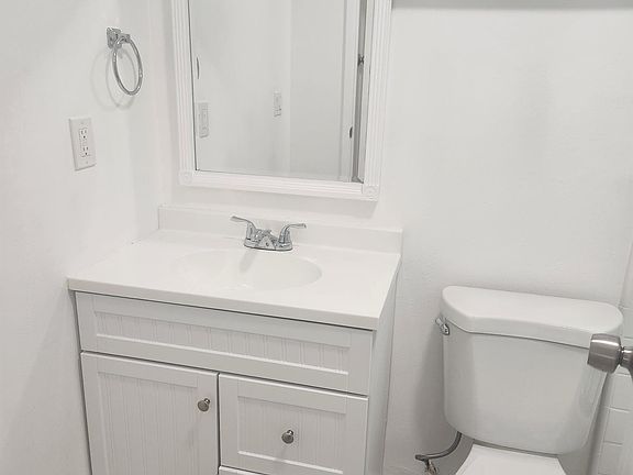 4th image of 3207 N White Ave