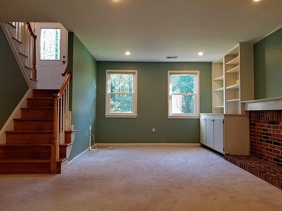 5th image of 8708 Queen Elizabeth Blvd