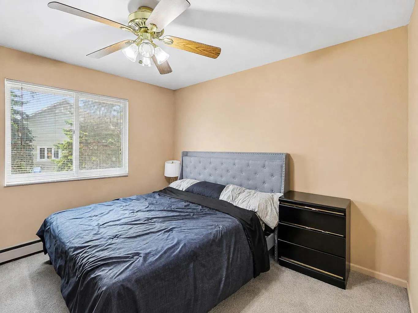 2 bed, 949 sqft, $1,400 — Photo 2