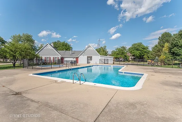 3 bed, 2.5 bath, 1458 sqft, $3,400 — Photo 2