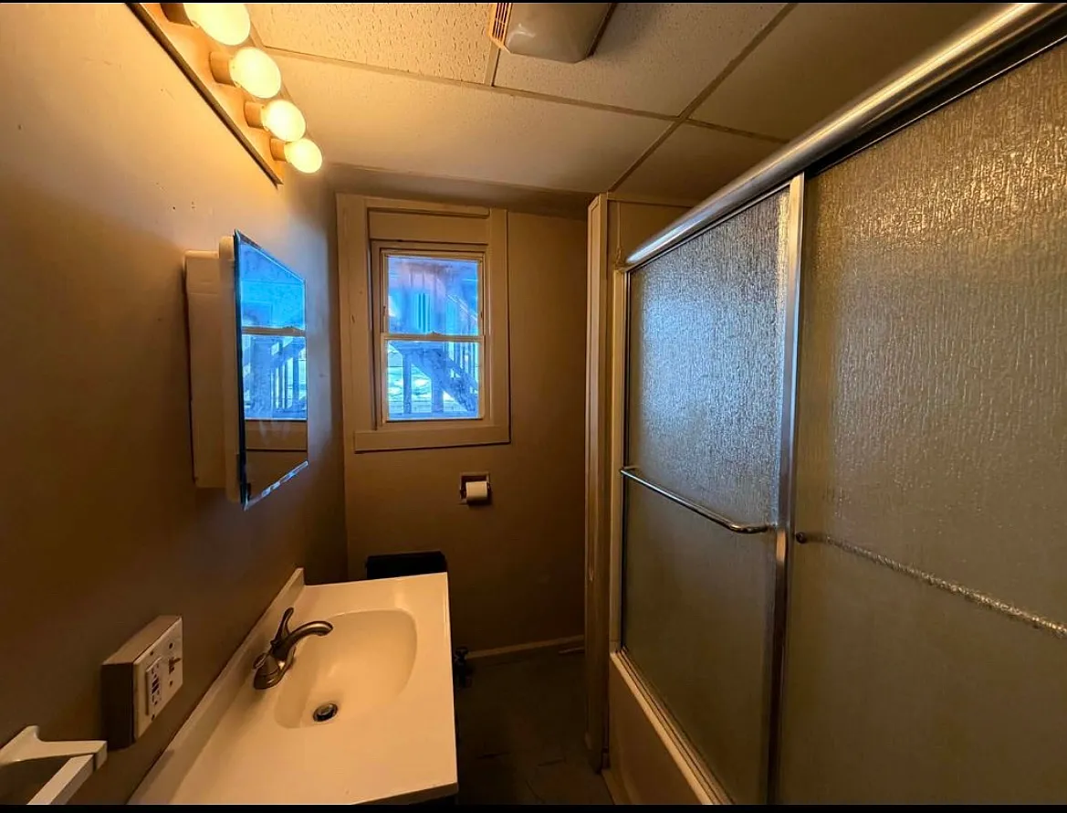 3 bed, $1,150 — Photo 3