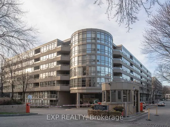 18 Lower Village Gate #608, Toronto, ON M5P 3M1